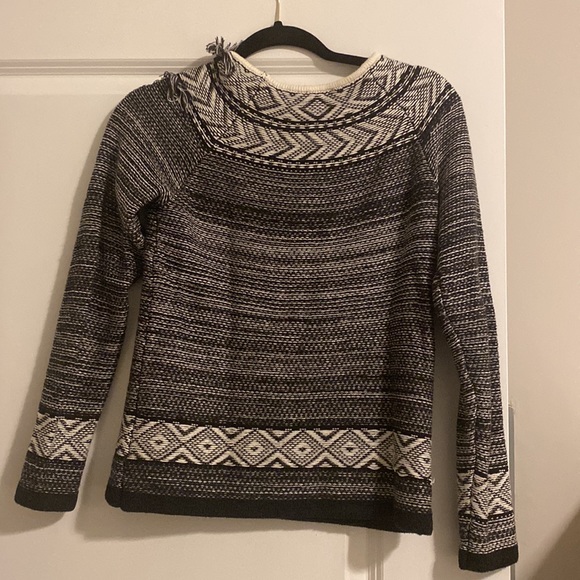 Black and White Sweater - Picture 3 of 4